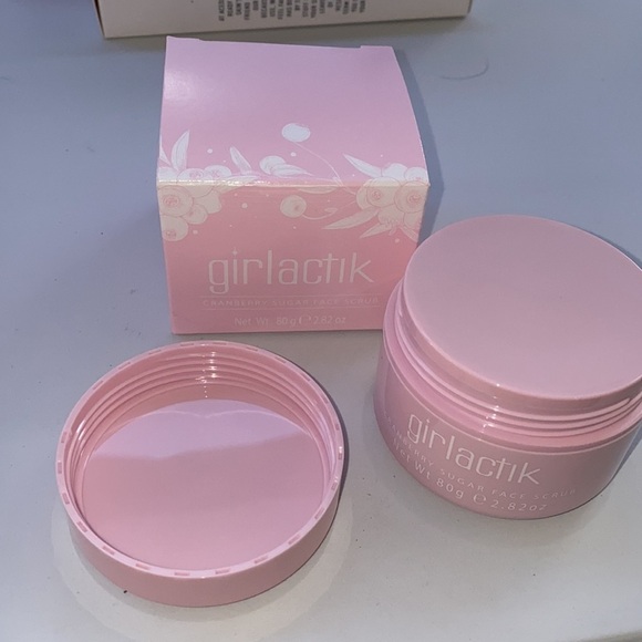Girlactik NEW Cranberry Sugar Face Scrub - Picture 4 of 4